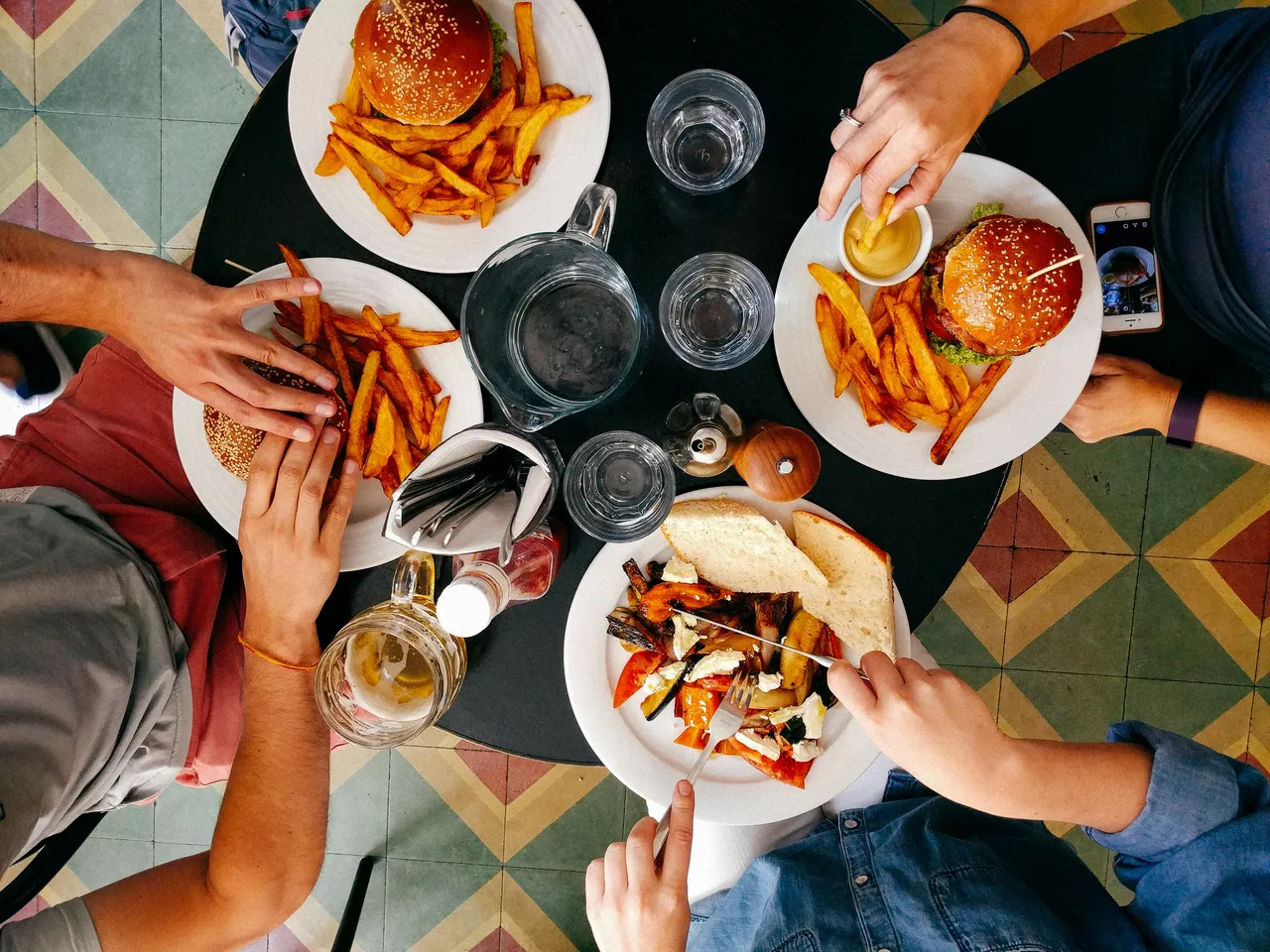Stanchezza dopo pranzo? Ecco il cibo che ti ruba energia senza che tu lo sappia Stanchezza dopo pranzo? Ecco il cibo che ti ruba energia senza che tu lo sappia