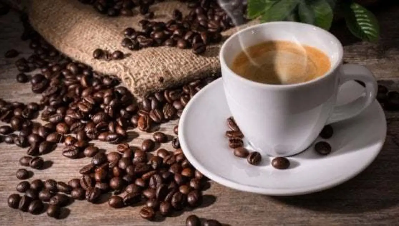 Bere tre caffè al giorno: ecco cosa può accadere Bere tre caffè al giorno: ecco cosa può accadere