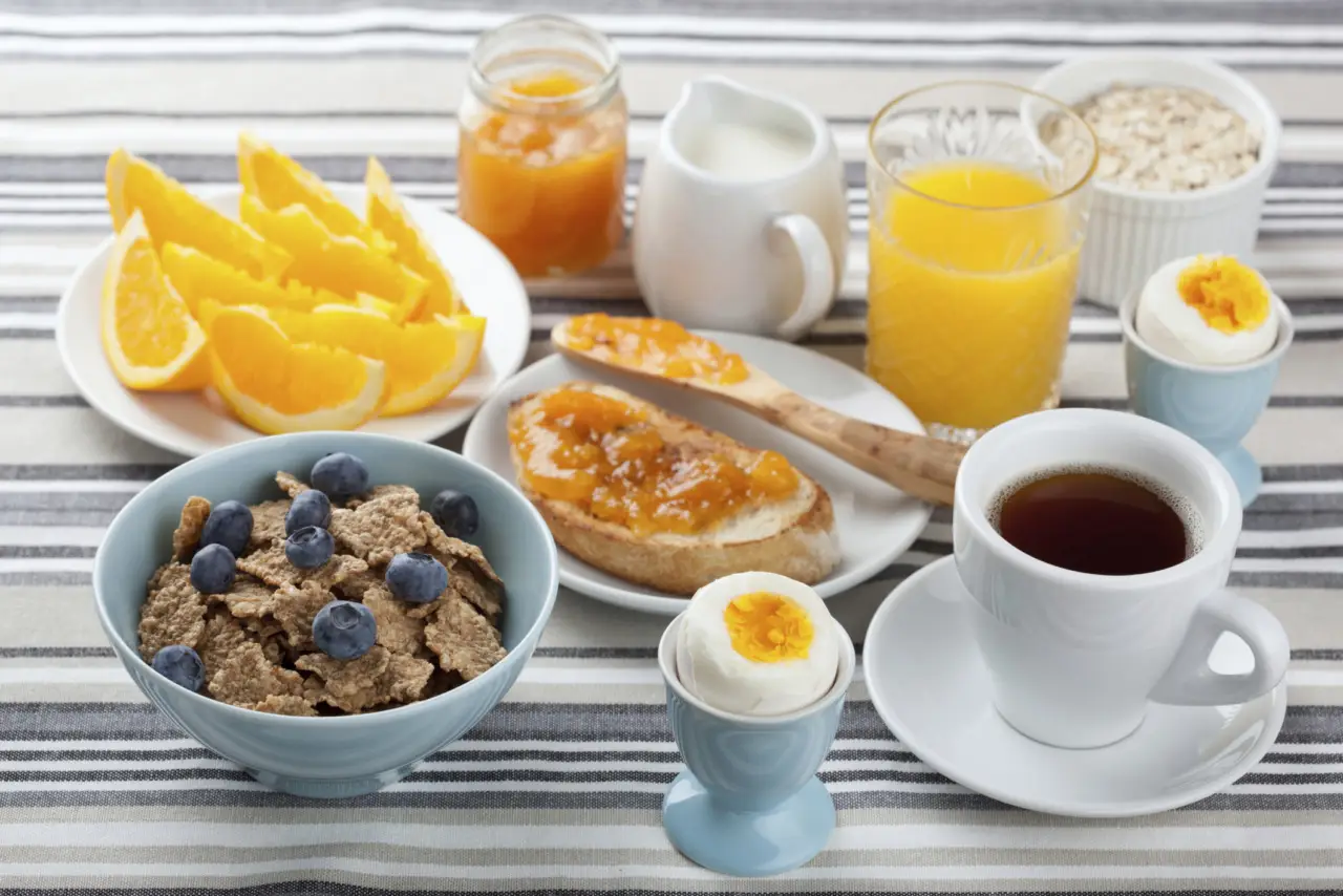 Colazione anti-stress per il mese di giugno: i 3 alimenti suggeriti dagli psicologi per iniziare la giornata sereni Colazione anti-stress per il mese di giugno: i 3 alimenti suggeriti dagli psicologi per iniziare la giornata sereni